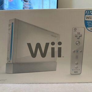 Wii Sports- White Console- 4 Remotes
